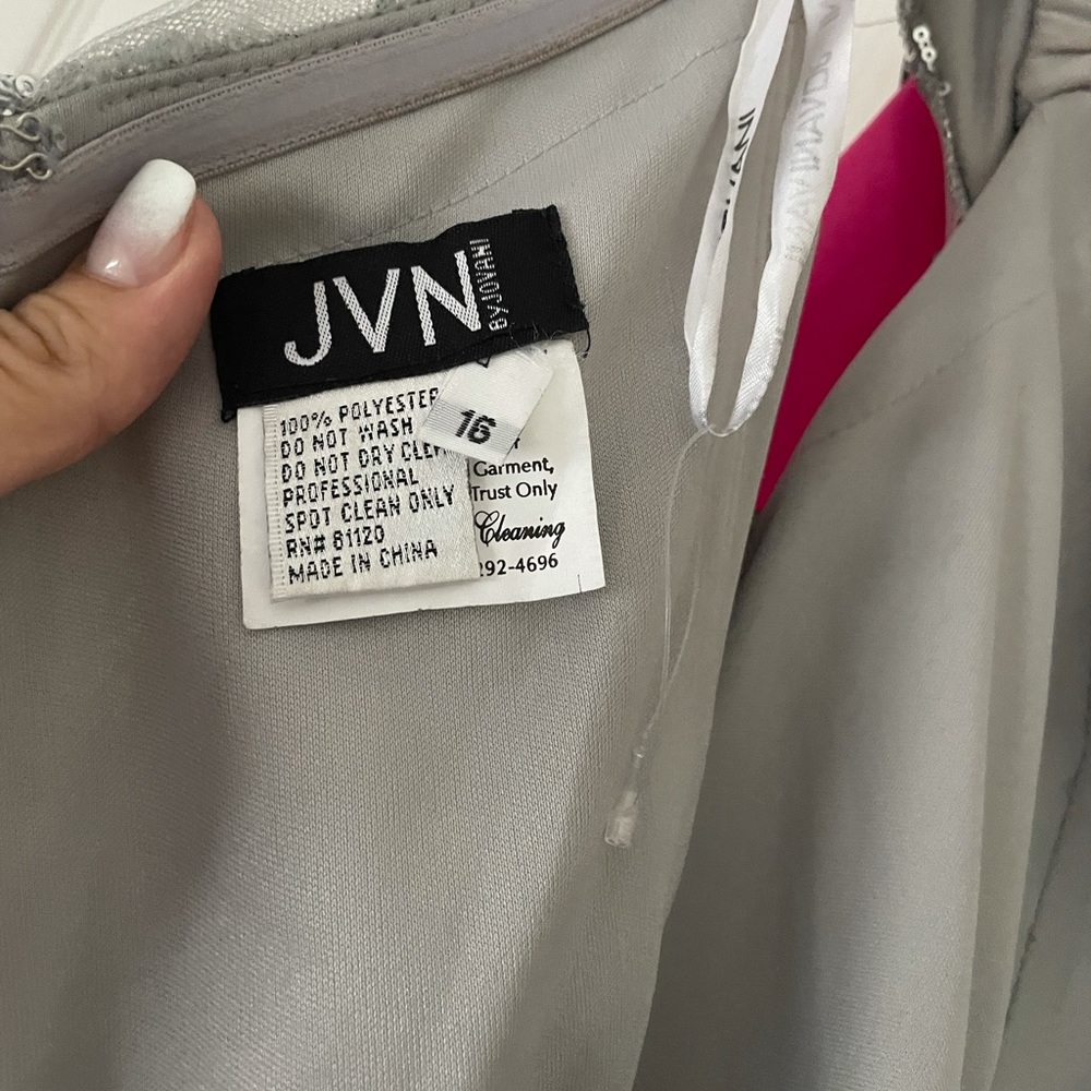 Stunning silver mermaid style dress JVN by Jovani - Picture 3 of 7